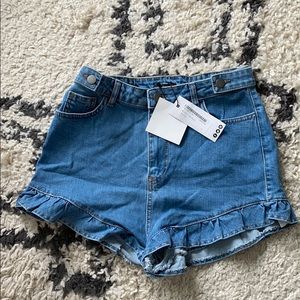 Boohoo denim ruffle shorts NWT